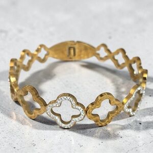 Gold Clover Link Bracelet with Pavé Accents - Women’s Jewelry